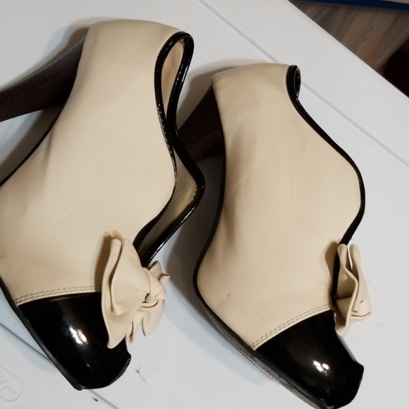 Manxixi Cream n Black Heels w Bows 40 or 8 to 8.5 - Picture 2 of 6